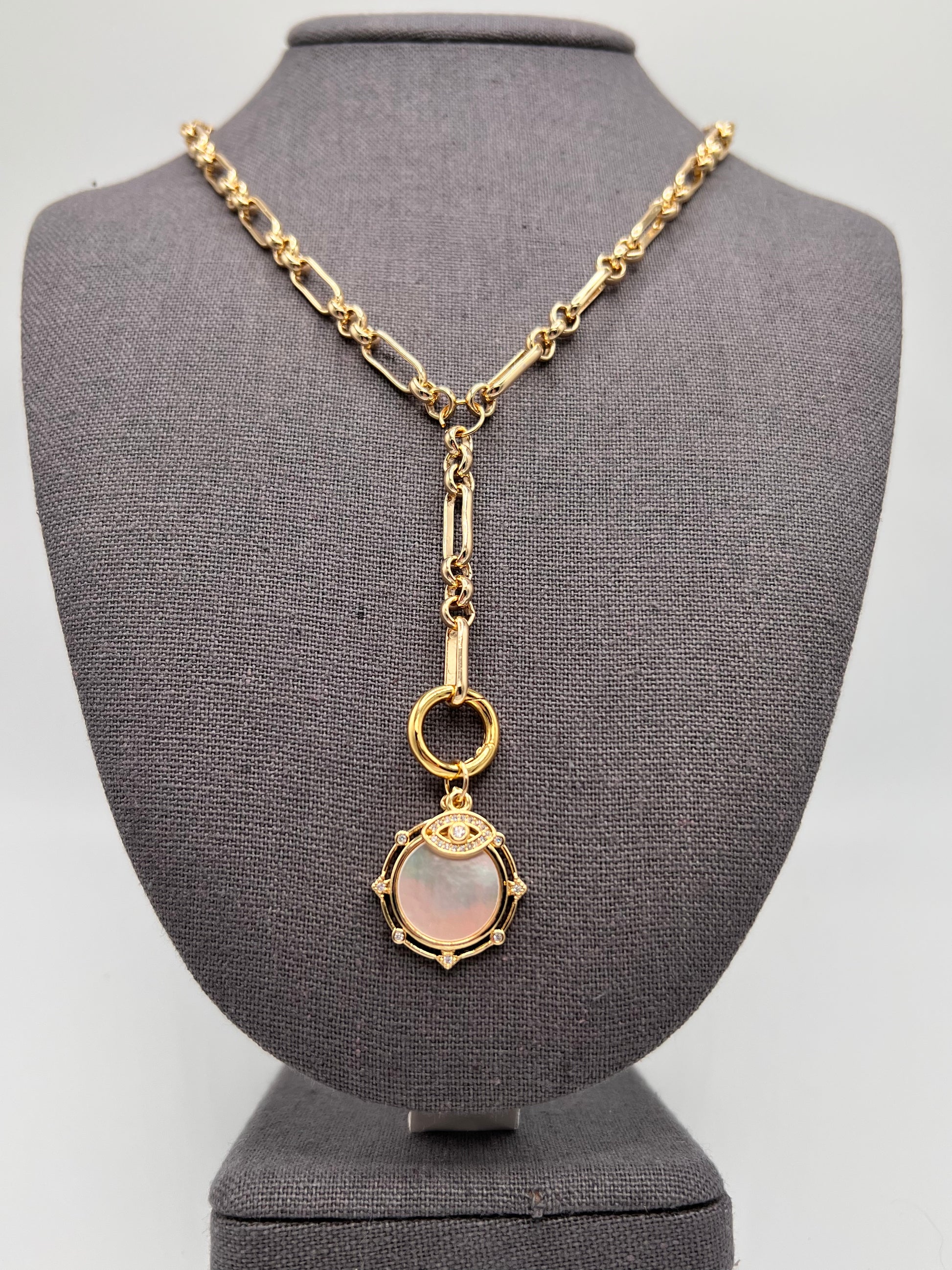 Stadium Chain with Mother of Pearl Pendant